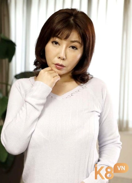 Sakiko đã bắt đầu sự nghiệp diễn xuất của mình khá muộn