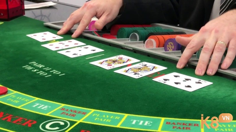Hiểu rõ thuật ngữ baccarat giúp bạn giao tiếp tự tin và nâng cao hiệu suất chơi.