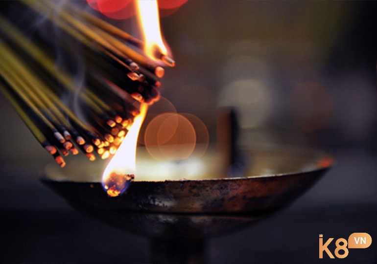Nằm mơ thấy bát hương cháy đánh số mấy tùy vào bối cảnh cụ thể mà chọn con số phù hợp.