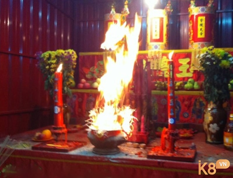 Mơ thấy bát hương cháy bất thường đánh số mấy là lời cảnh báo cần thận trọng.