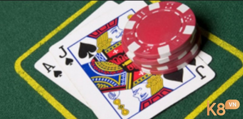 Quan sát chi tiết từ timing đến ánh mắt sẽ tiết lộ bài đối thủ trong Poker nhiều hơn bạn nghĩ