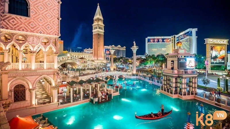 Casino ở Las Vegas với resort sang trọng tái hiện Venice cùng kênh đào gondola và casino lộng lẫy.