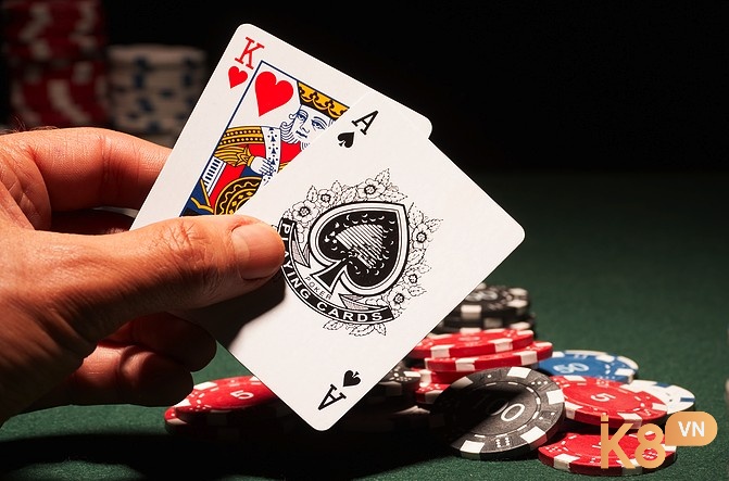 Một trong những sai lầm phổ biến nhất là không tuân thủ nhất quán chiến lược blackjack dựa nhiều vào cảm xúc