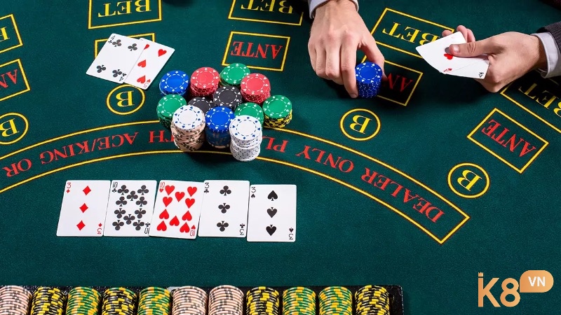 Luật chơi Poker online uy tín cự kỳ đơn giản cho anh em nào mới bắt đầu