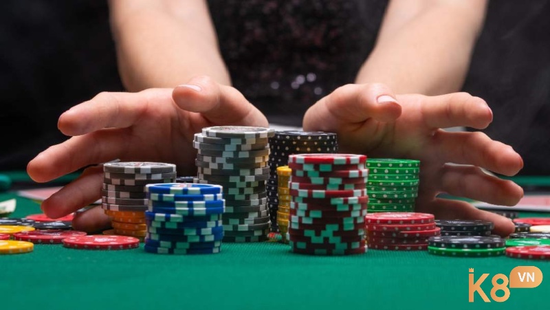 Quản lý ngân sách cũng được xem là một trong số các mẹo để thắng lớn ở trò chơi Poker online uy tín này