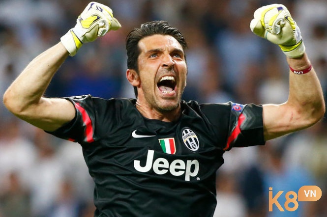 Gianluigi Buffon một trong top thủ môn hay nhất euro mọi thời đại nổi bật với cách chơi đầy cảm xúc và tinh thần lãnh đạo xuất sắc